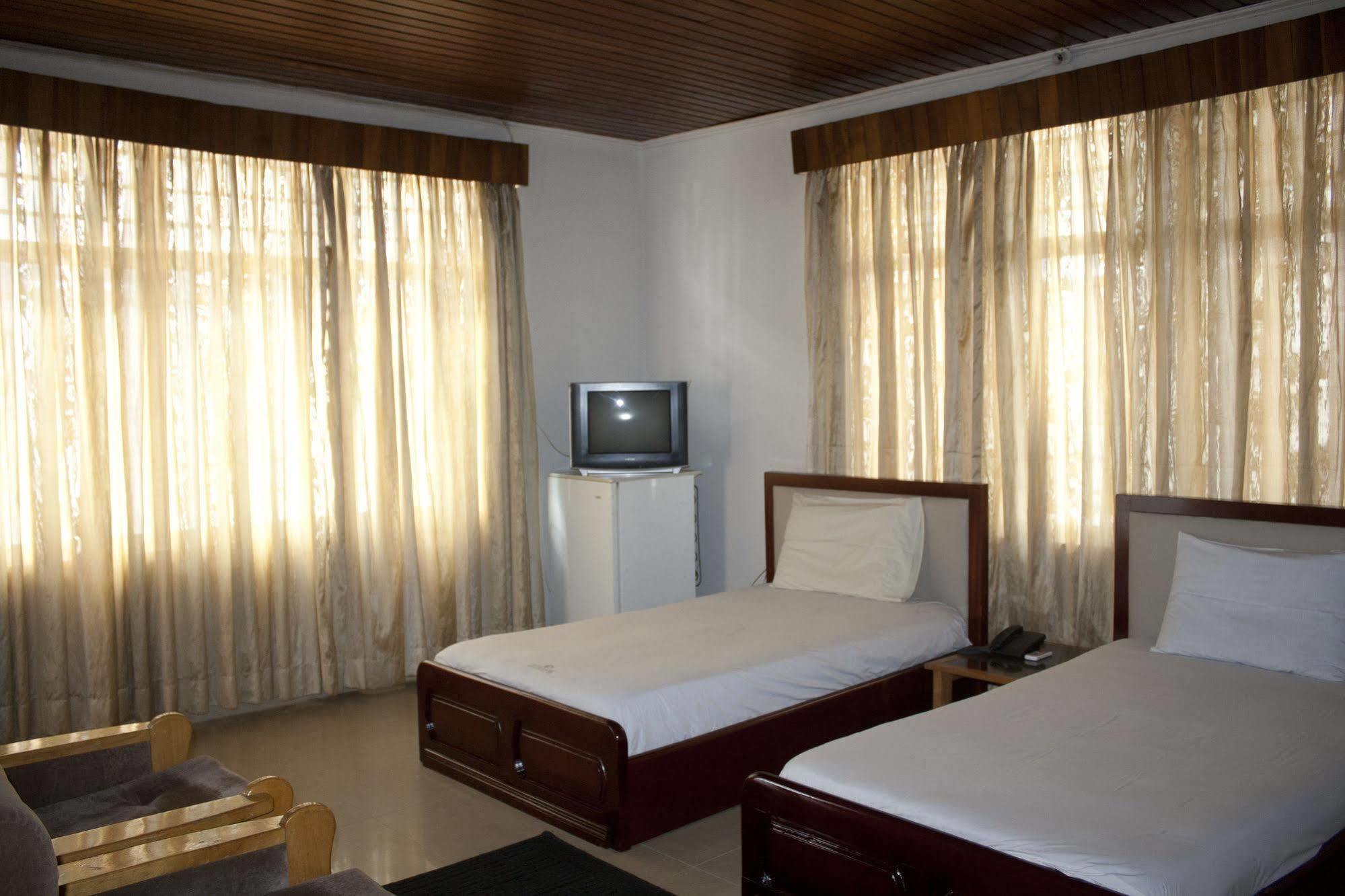 East Legon Guest Lodge Madina Zewnętrze zdjęcie