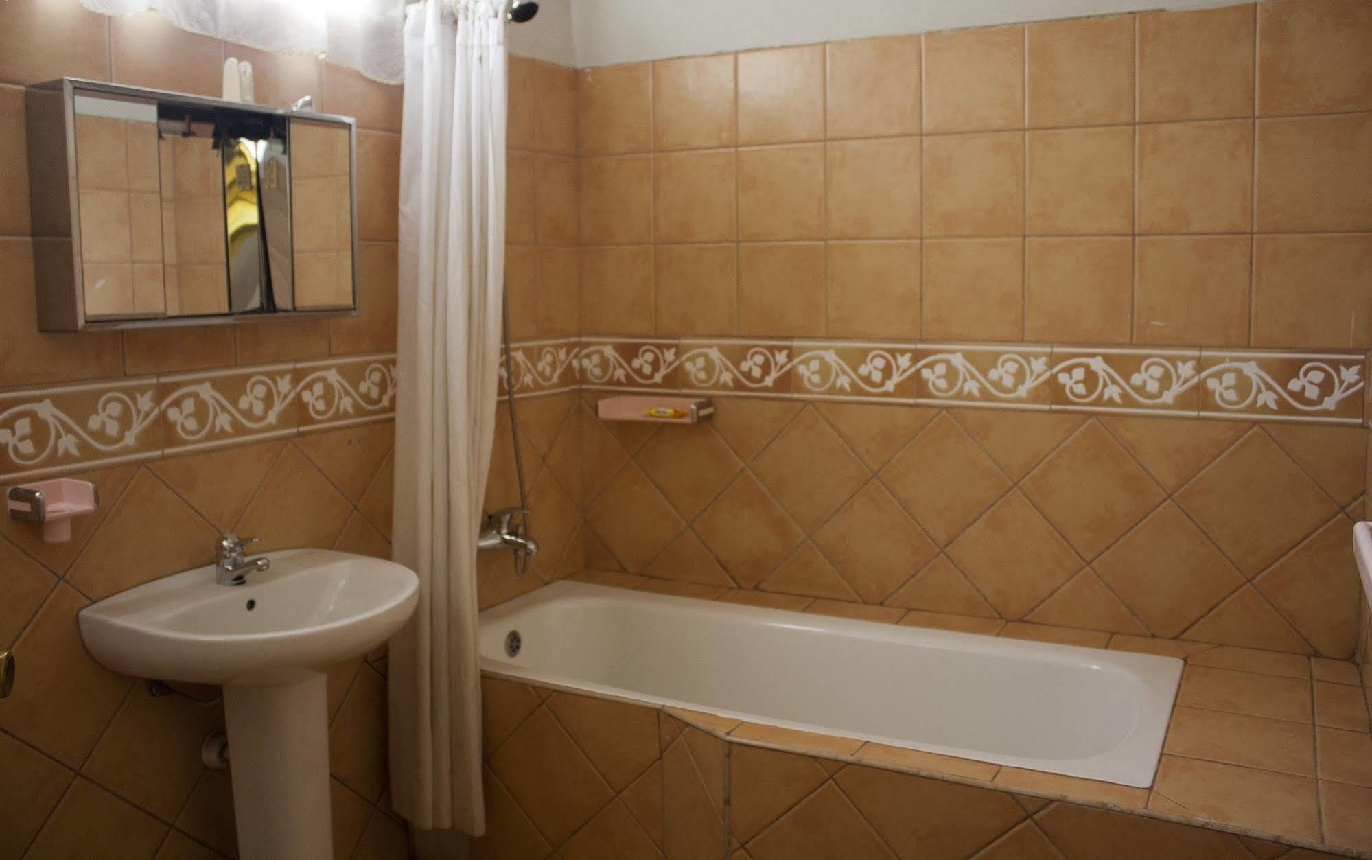 East Legon Guest Lodge Madina Zewnętrze zdjęcie
