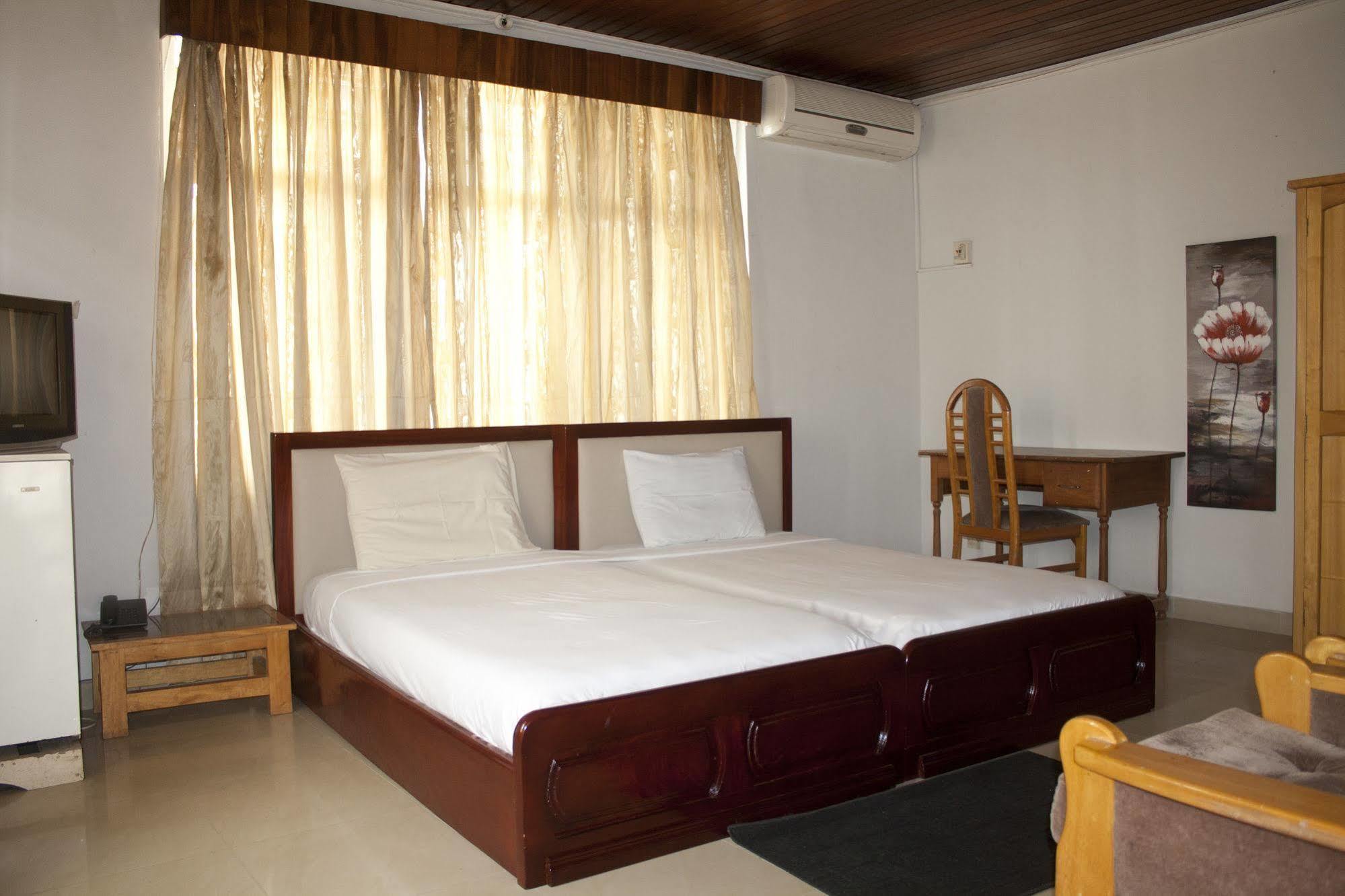 East Legon Guest Lodge Madina Zewnętrze zdjęcie