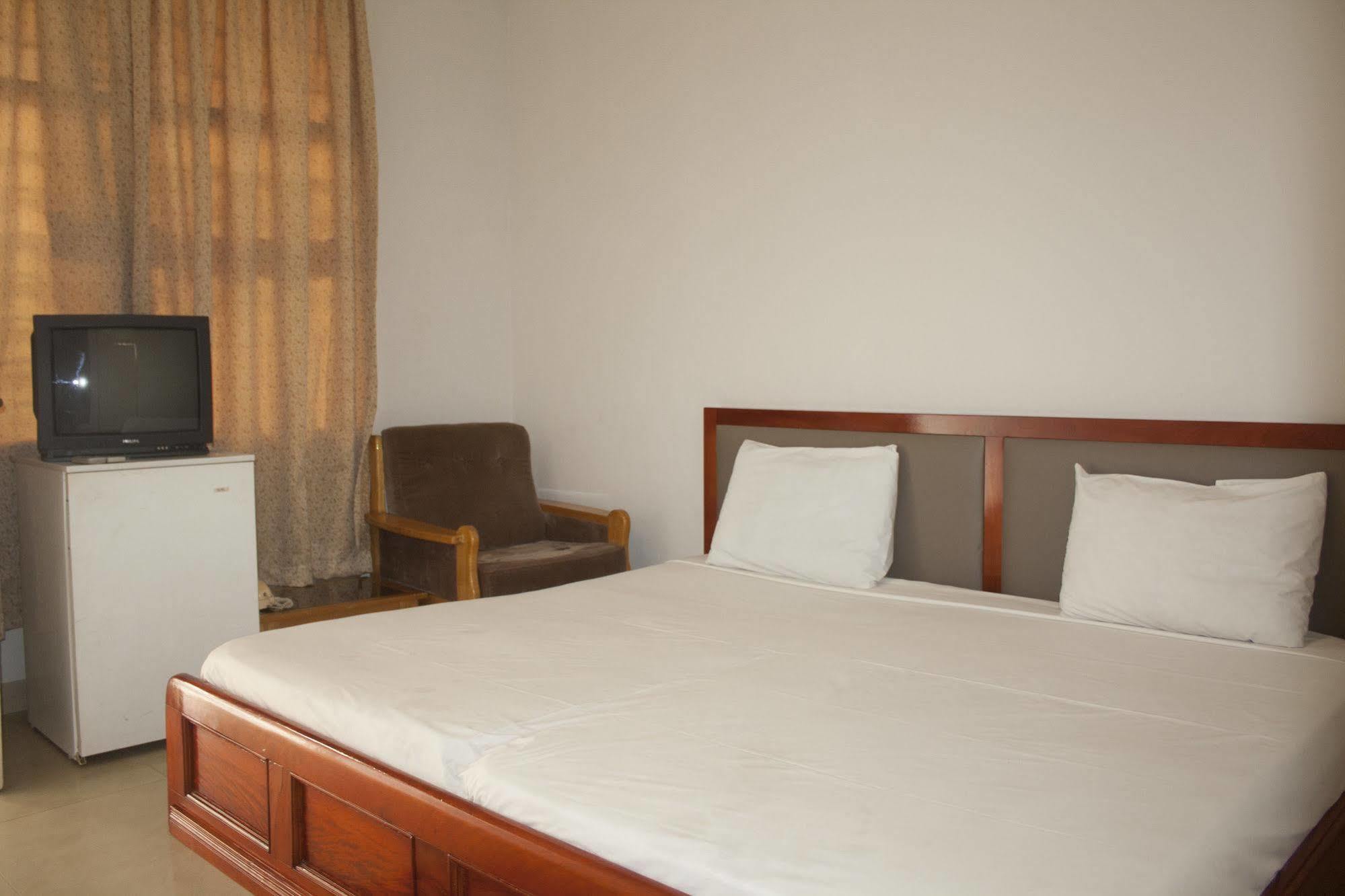 East Legon Guest Lodge Madina Zewnętrze zdjęcie