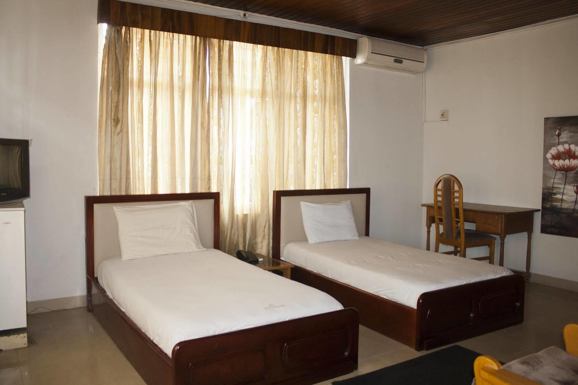 East Legon Guest Lodge Madina Zewnętrze zdjęcie